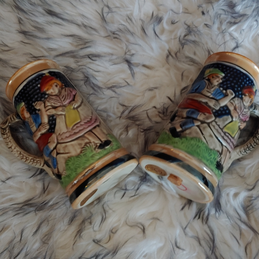Nikoniko salt & pepper shakers